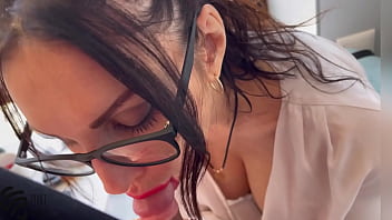whore secretary paid the waiter with sex
