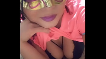 MADRASTRA ME RECOMPENSA POR MI EXCELENTE TRABAJO!! ME ENVIA UN VIDEO EXCLUSIVO MOSTRANDOME ALGO EXOTICO. PORNO REAL CASERO GRATIS