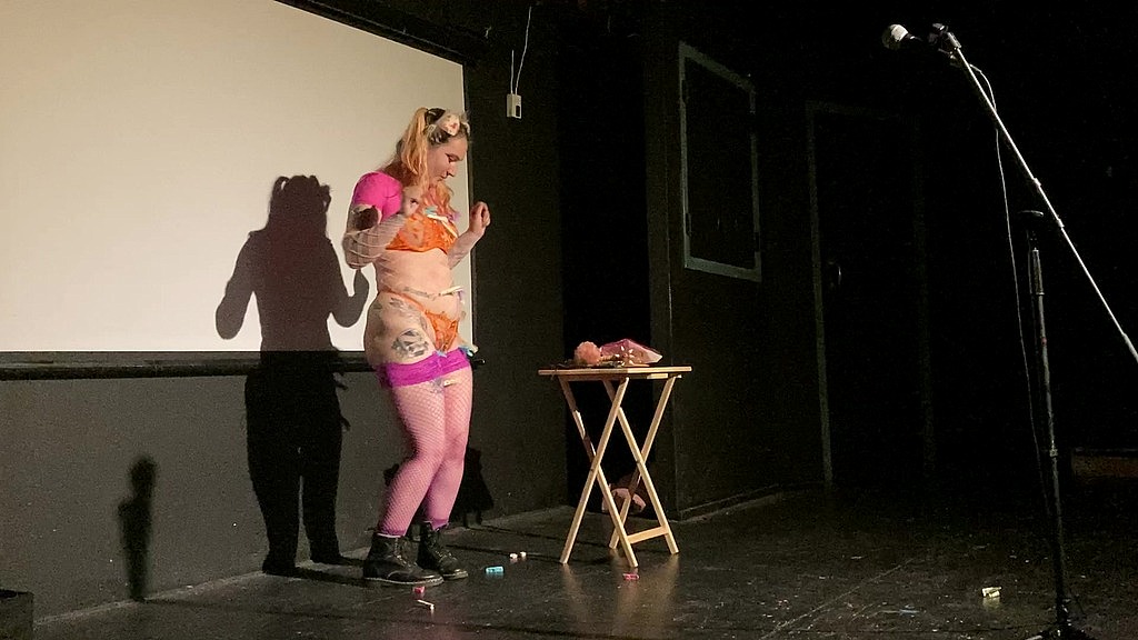 dice game live kink performance