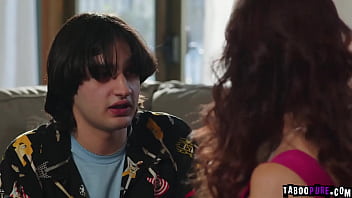 Stepmom Syren De Mer makes her stepson ELias unable to resist as she flaunts herself around him