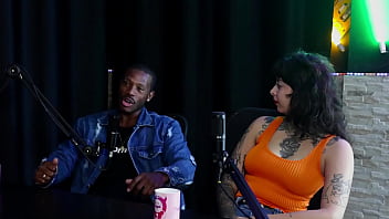 Desde nova gostava de tirar fotos sensuais, pensa em fazer procedimento est&eacute_tico, gravou com a Andressa Urach, e a grava&ccedil_&atilde_o que gostou... - My Hell Williams &amp_ Hyoran Carvalho (SHEER/RED)