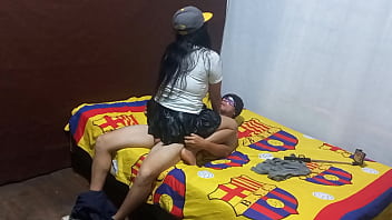 ENCONTRE A MI MADRASTRA GRABANDOSE  EROTICAMENTE EN MI DEPARTAMENTO, LUEGO ME PIDIO AYUDA PARA COMPLETAR EL VIDEO!! PORNO REAL CASERO. FINAL CON SEXO DE VERANO
