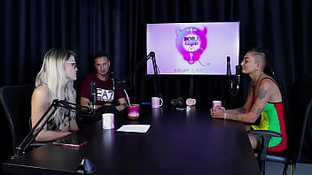 J&aacute_ pediram um fetiche com cachorro, acha errado a divis&atilde_o de atriz/criadora e &eacute_ liberal - Caroleta Roots &amp_ Bruna Carlos (SHEER/RED)