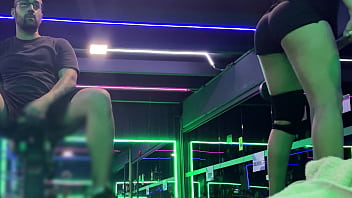 &quot_Eu recebo uma carona pra casa / Voc&ecirc_ recebe minha buceta&quot_ Melhor oferta poss&iacute_vel da novinha da academia