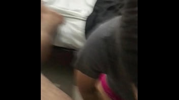 Peque&ntilde_a esposa montando y llenando su co&ntilde_o de semen en el hotel por su semental grande Andy Z 94 - Amateur Nora Milf