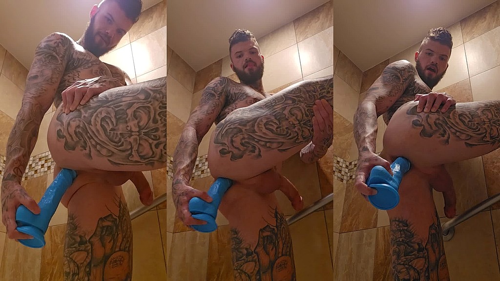 anal with my big toy ,slight gape