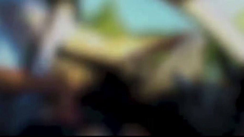 motorista do taxi deixou eu ir masturbando ele durante a viajem, ele tinha esposa, ficou nervoso mas o pau estava muito duro