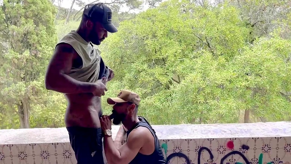 sendo mamado pelo namorado na casa abandonada em portugal