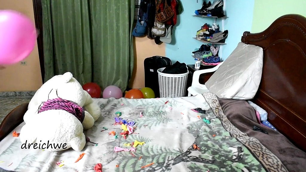 game in bed with colorful balloons