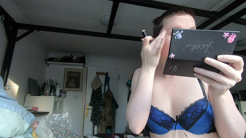 this whole clip is basically just me putting on foundation, and lipstick right at the end