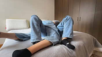 Ofrezco dinero a turista para tener sexo l&eacute_sbico en mi casa.