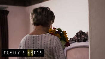 FAMILY SINNERS - Naughty MILF Dee Williams Shows Her Stepson Robby Echo How To Eat And Fuck A Real Woman'_s Pussy