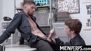 The Mall Officers are Too Bored to Stay Straight - Menperps