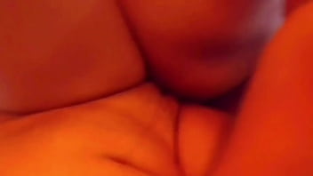 Gordo se coge a jovencita nalgona en el hotel parte 2