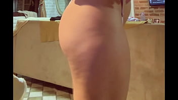 BANDIDA &eacute_ fantasia da minha enteada ! ... voc&ecirc_ aprova ??(comente) ......safada ama se exibir na  video chamada