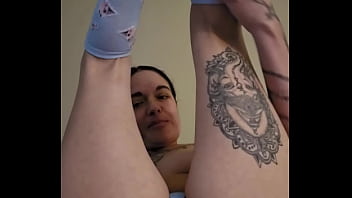 Emy Angel et son petit vagin et ses fesses parfaite