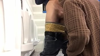 O DI&Aacute_RIO DE MAMADAS - Muleque me mamou gostoso no banheiro do cinema