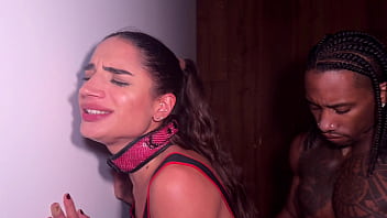 Estudiante francesa Candie Luciani se deja follar por la bbc de Jes&uacute_s Reyes y le da el culo para que se lo reviente