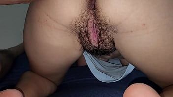 Alumana me monta a cambio de pasar el añ_o