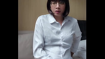 I didn&#039_t expect the shemale Ting Xuan to be such a sassy suspenders under the skirt