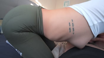 POV: La culona del gimnasio me ayuda con mi rutina de cardio en casa