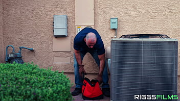 Huge Boobs Gamer Girl Fucking The Repair Guy