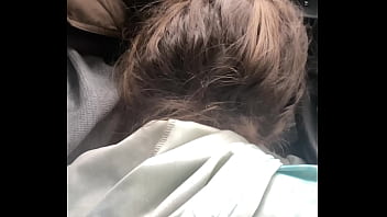 Her boyfriend doesn&rsquo_t know she&rsquo_s getting facefucked on the road