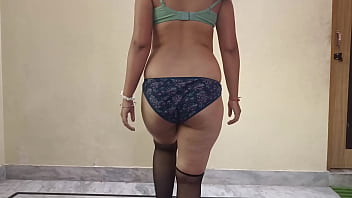 Dancing naked-moving the ass and opening it for you - Big Ass tweking