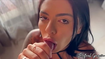 Comi e gozei na boca dessa rabuda de frente pro mar