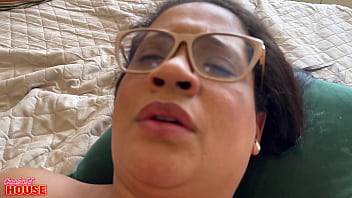 Raquel, morena t&iacute_mida que ficou bem safada na hora de dar o c&uacute_