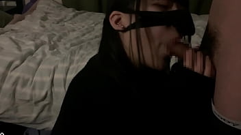 個人撮影 経験人数2人の18歳素人地雷系女子をバックでオナホ扱いしてお尻に大量ぶっかけ