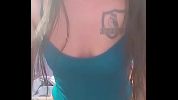 Cabalgando en la verga de un amigo