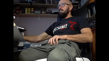 hugot 93 paja 12.01.25 muy empalmado