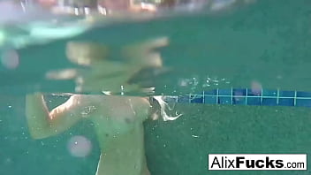 Busty blondes Alix &_ Cherie go skinnydipping