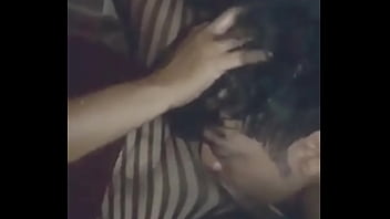 Viendo como se la chupan a mi puta milf