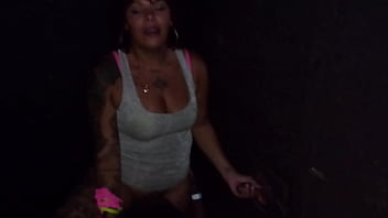 Corno filma safada fazendo putaria na cabine