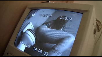 Lynn Craves Cock So It&#039_s No Surprise She Sucks One Poking Through The Wall