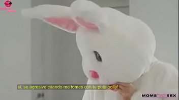 Dando para o coelhinho da pascoa