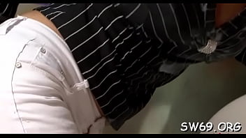 Salacious Enza is stimug her putz with a dildo