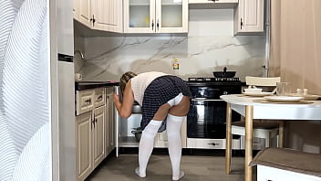 Stepmom didn&#039_t notice that her white panties were visible and got a dick in anal from her stepson