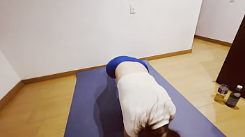 Mi esposo paga una entrenadora personal que me la pone a sudar...