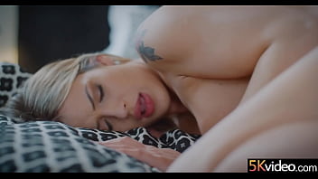 She's a horny babe that lives to make men cum - Ria Sunn