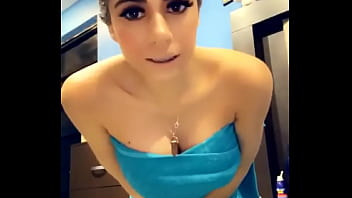 Giselle Montes se quita la toalla porque perdio apuesta