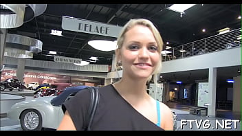 Dishy blonde Jessica who knows how to satisfy her guy