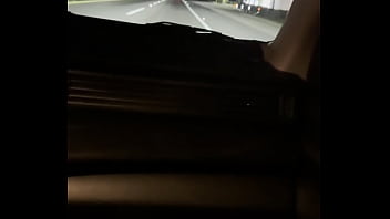 Me la chupa una desconocida que me llevo por la carretera.