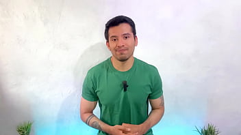 Coach maduro musculoso termina siendo penetrado por el nuevo joven dotado del gym! Relato sexual