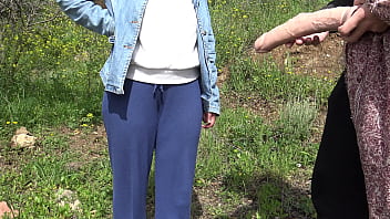 American tourist is Saudi Arabia is SHOCKED !!! Sextoy dealer offers her a second hand dildo to gape her pussy??!!!