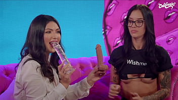 CLARA WELLEN E WINE FLAMING CURTINDO JUNTAS