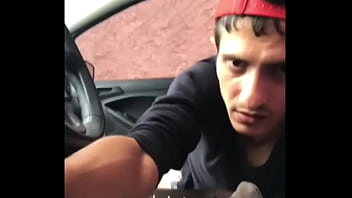 Mamei gostoso o motorista do uber, o safado botou a piroca dura pra fora e nã_o resisti