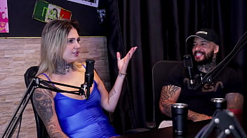 Ele tira o gozo de cima das mulheres, e apesar de serem casados, descobriram que s&atilde_o irm&atilde_os por parte de pai - Casal DNA (WATCH ON: SHEER/RED)